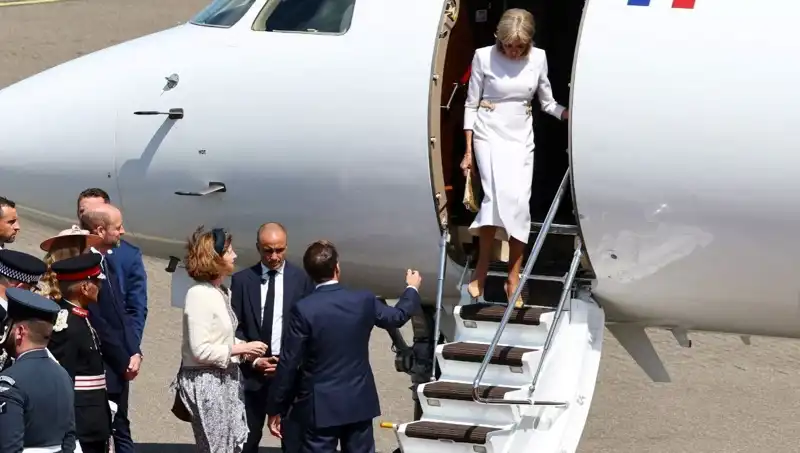 Macron Çiftinde Şok Kriz: Eşi Elini Uzattı, Cevap Gelmedi!