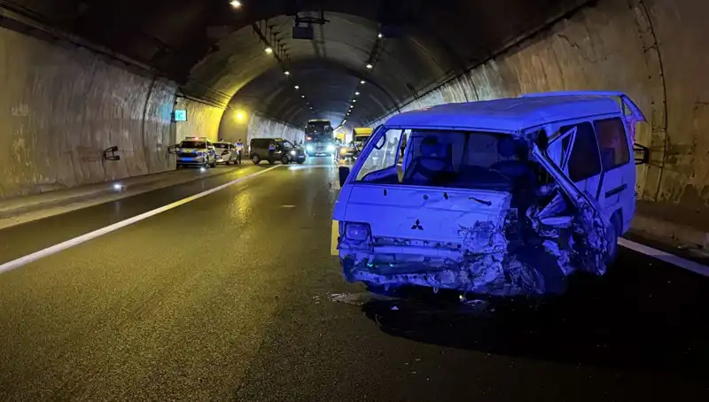 İstanbul TEM Otoyolu'nda Zincirleme Kaza: Yaralılar ve Kapanan Yollar