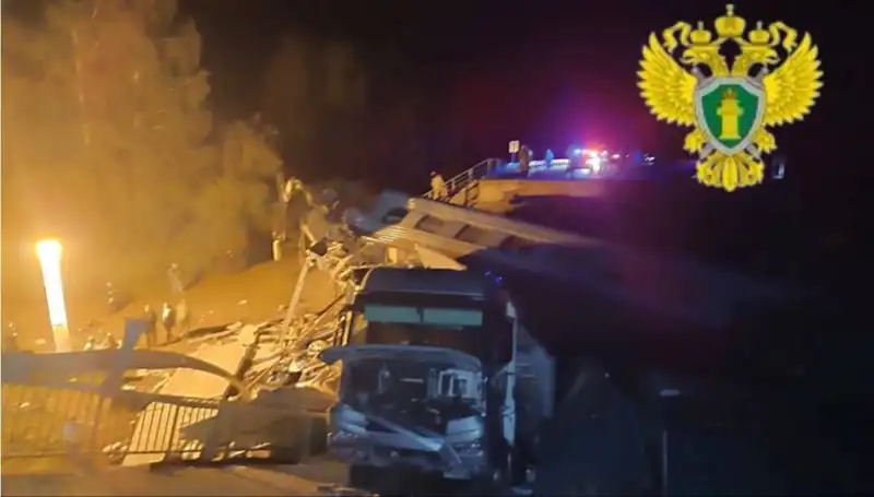 Rusya'da Köprü Çöktü: Trajik Tren Kazası Sonrası Hayatını Kaybedenler ve Yaralılar