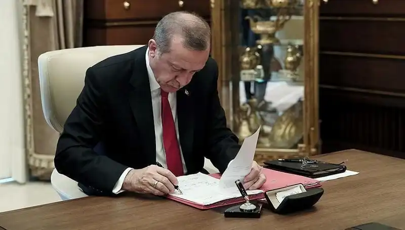Cumhurbaşkanı, 9 Hükümlüyü Affederek Ülke Genelinde Tartışma Yarattı
