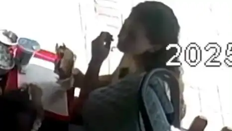 Saçını Tostuna Koyarak Tepki Çeken Kadın, Gerekçesiyle Şok Etti!