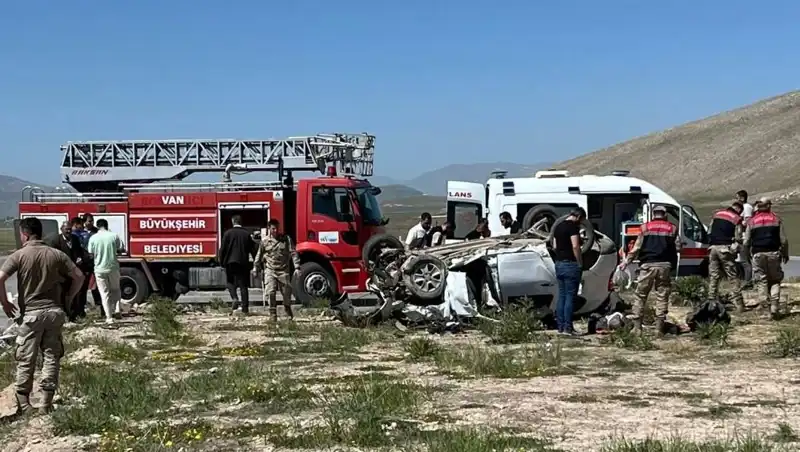 Van'da Feci Kaza: 6 Hayat, 16 Aileyi Kararttı