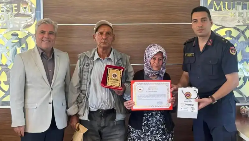 Zor Günlerde Kenetlenen Aile: Evinin Anahtarını Jandarmaya Bağışladı