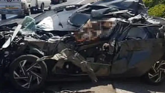 Şanlıurfa'da Trafik Kazası: Tankere Çarpan Otomobilde 1 Kişi Hayatını Kaybetti